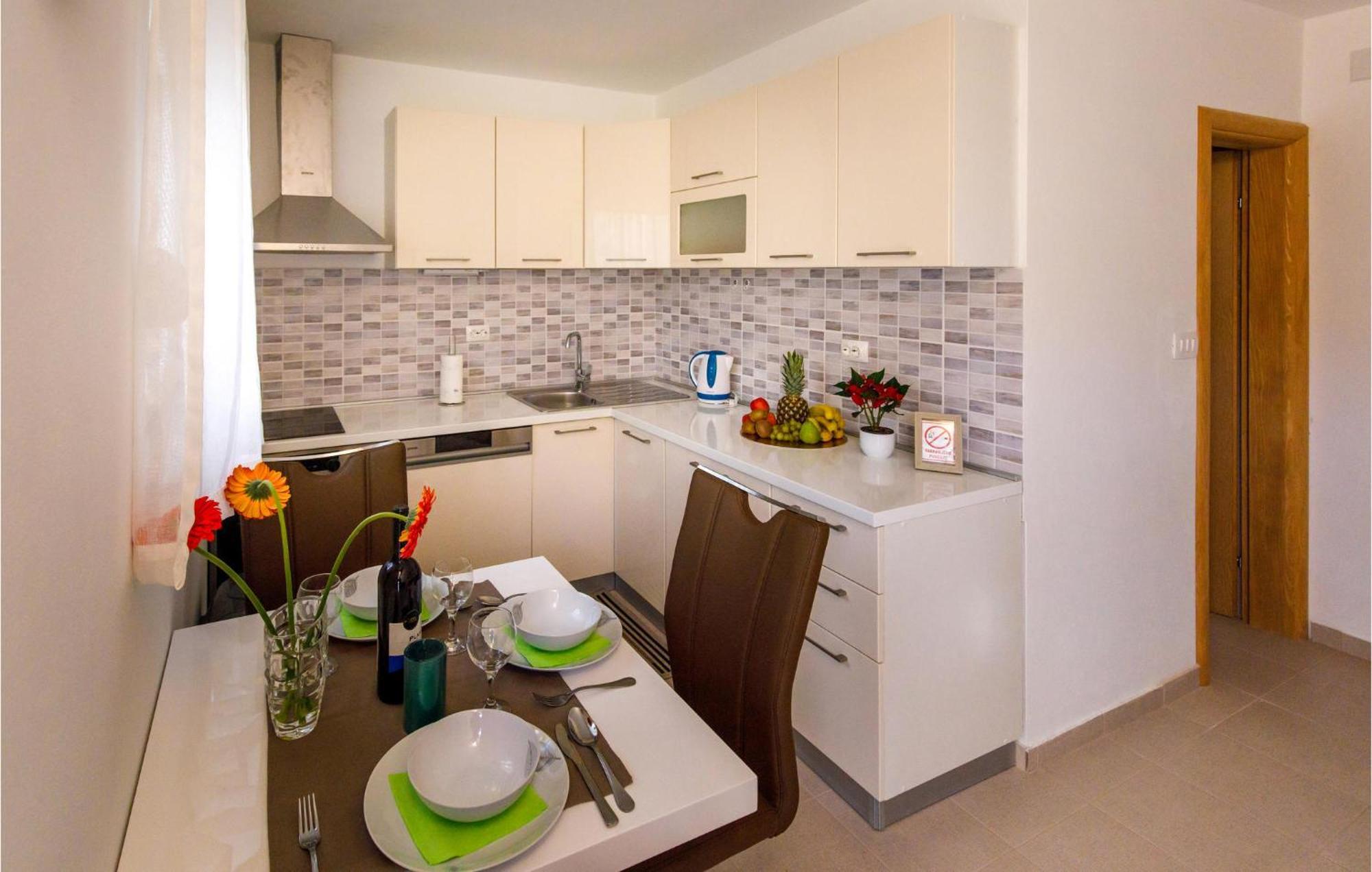 Gorgeous Home In Knin With Kitchen Kovacic Exteriör bild