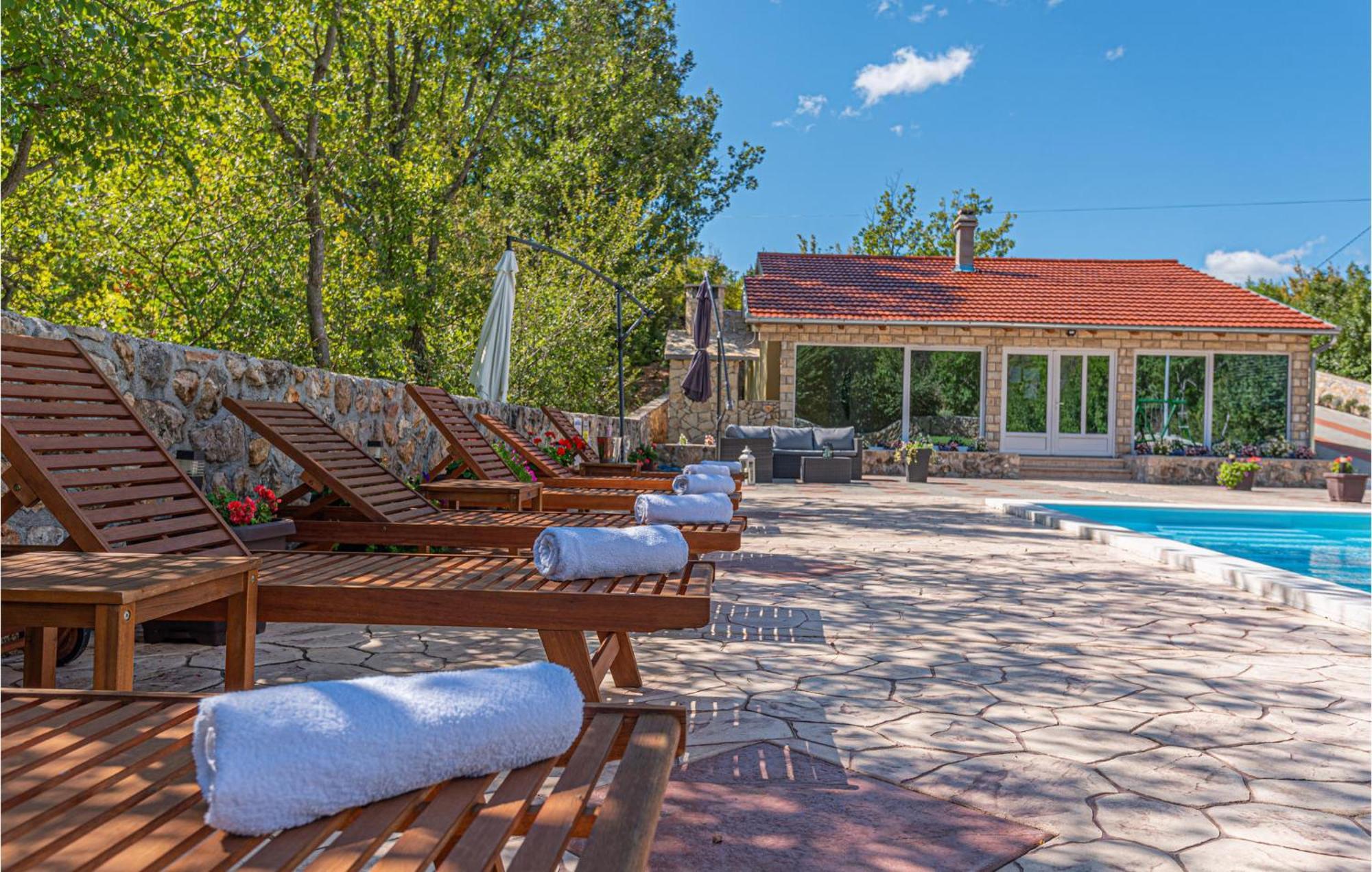 Gorgeous Home In Knin With Kitchen Kovacic Exteriör bild